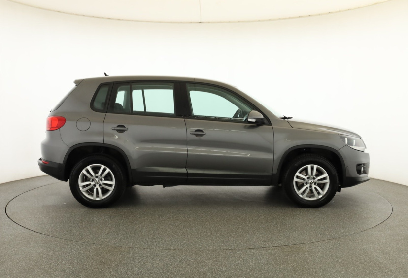 Volkswagen Tiguan, 2012