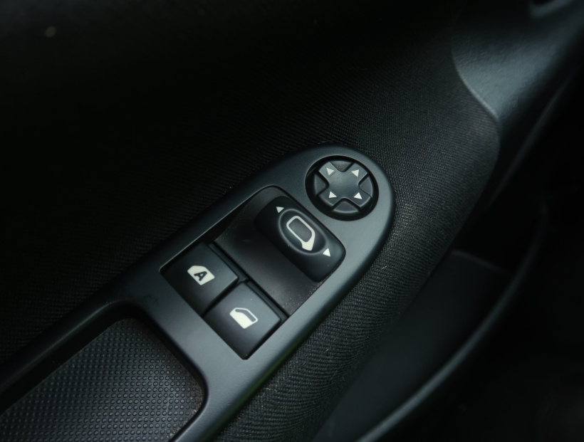 Peugeot 207, 2012