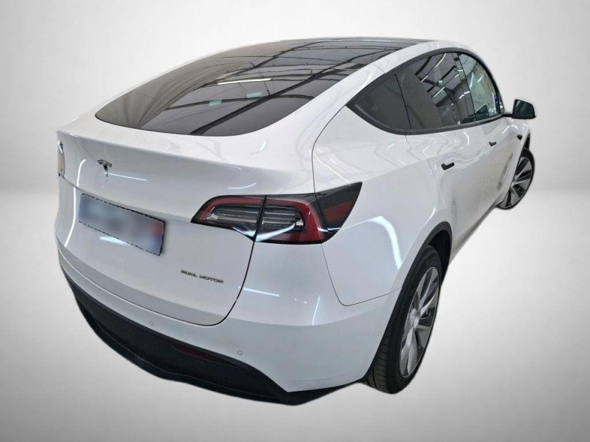 Tesla Model Y, 2022