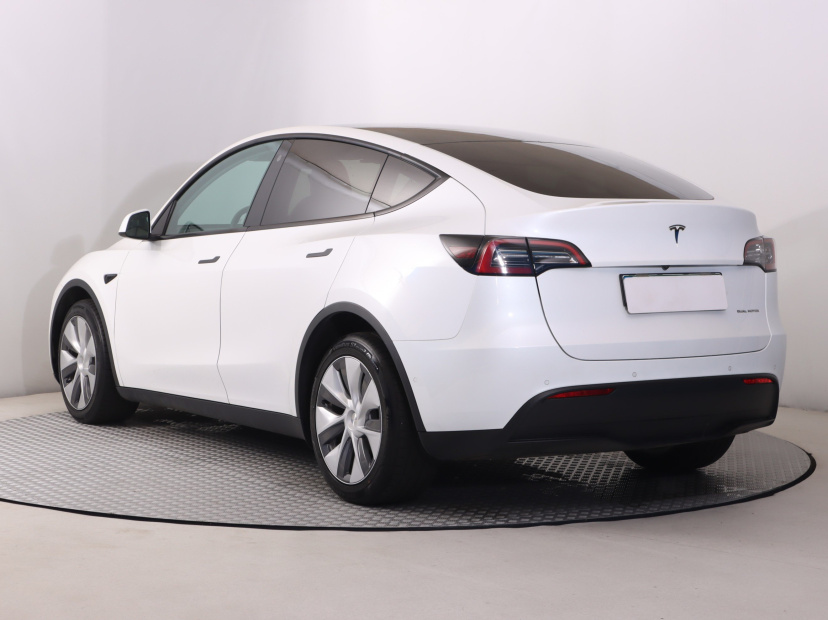Tesla Model Y, 2022