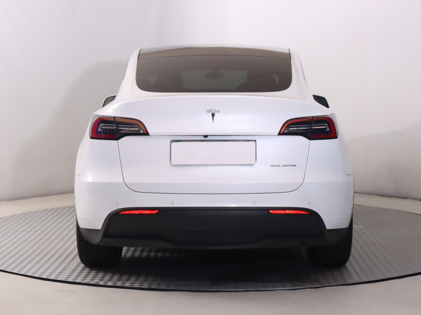 Tesla Model Y, 2022