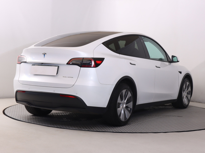 Tesla Model Y, 2022