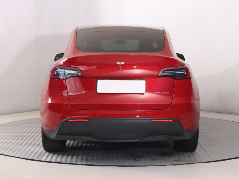 Tesla Model Y, 2022