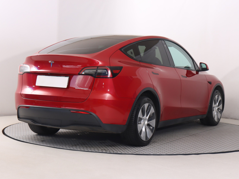 Tesla Model Y, 2022
