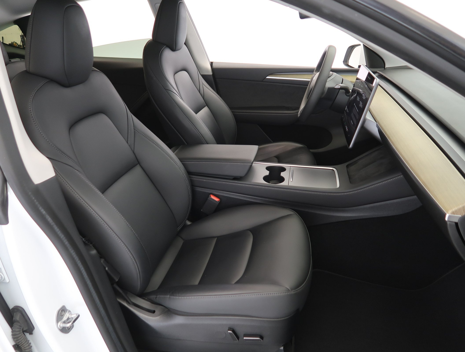 Tesla Model Y Standard Range – fotografie 12