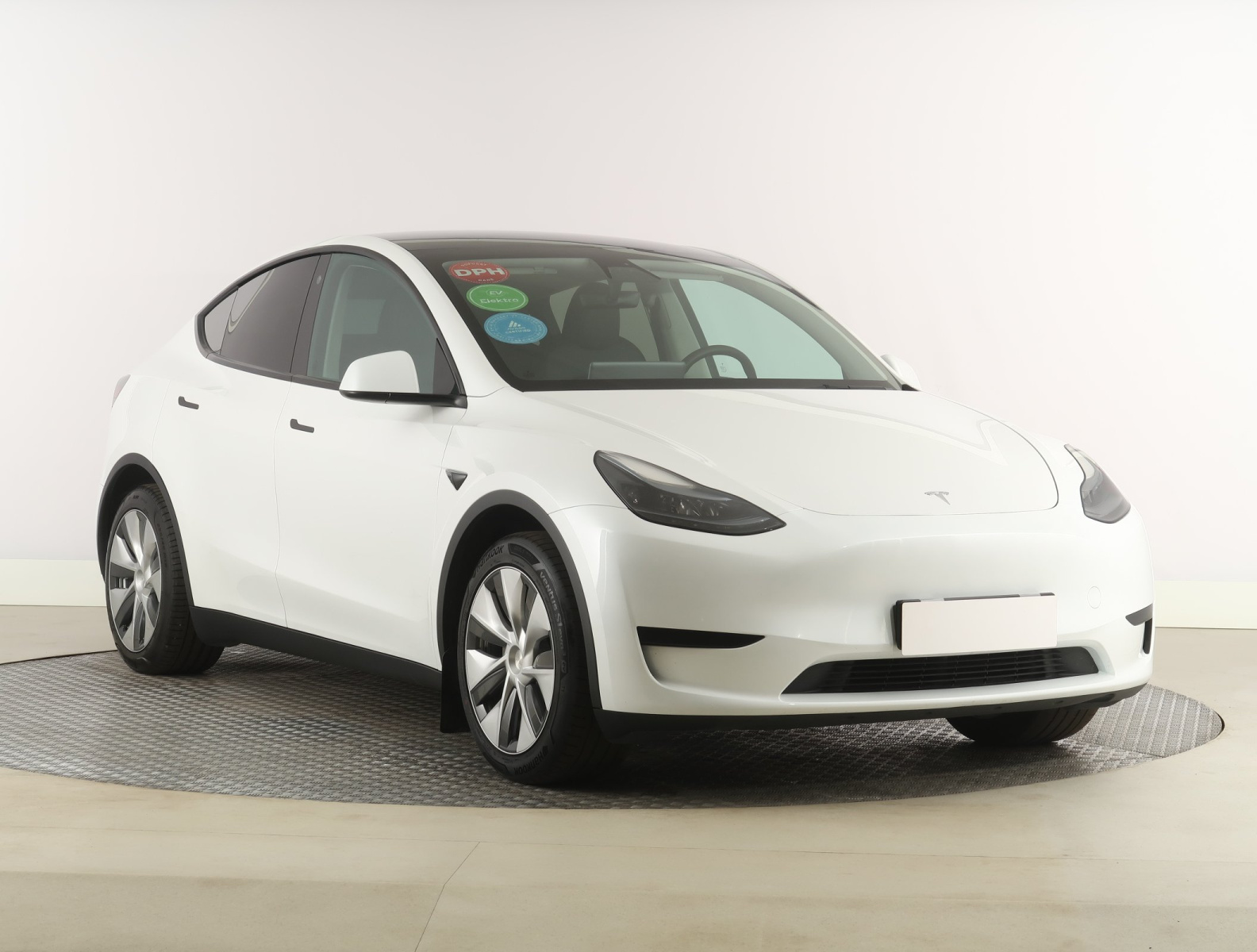 Tesla Model Y Standard Range – fotografie 1