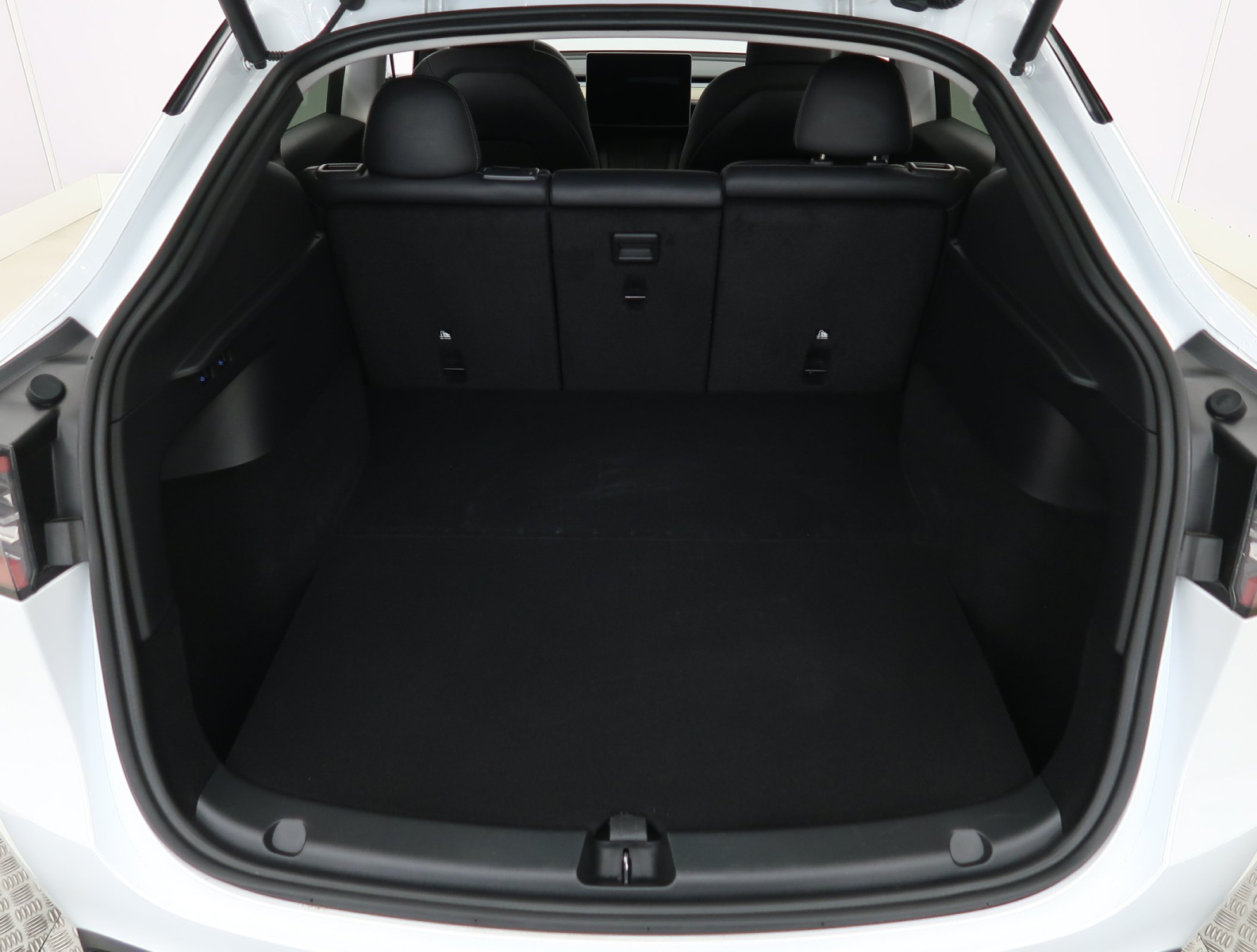 Tesla Model Y Standard Range – fotografie 19