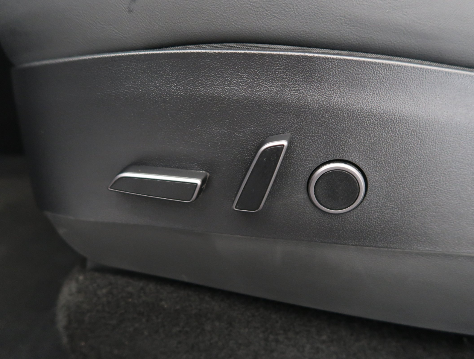 Tesla Model Y Standard Range – fotografie 26