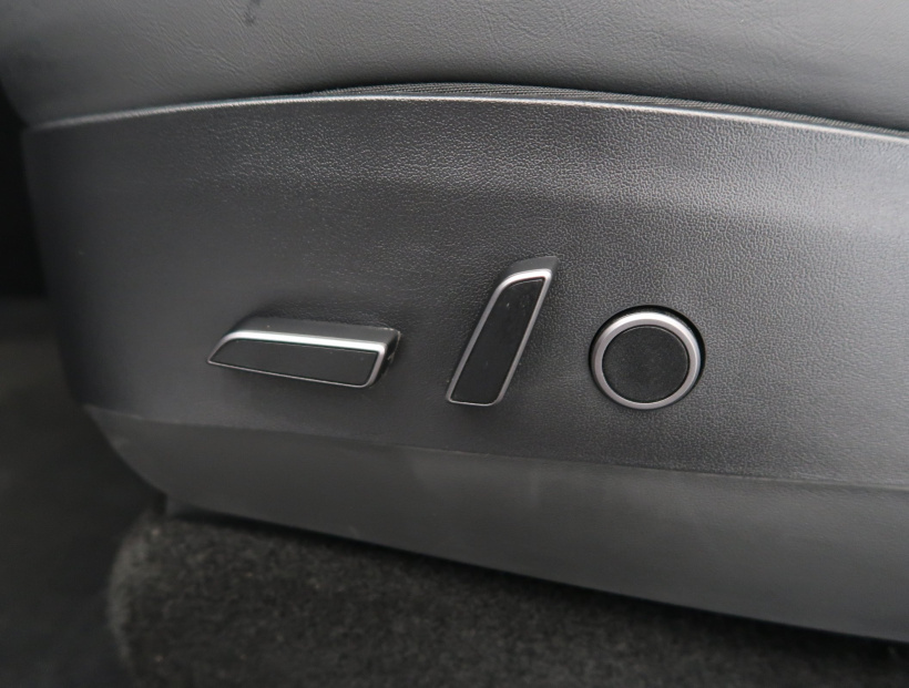 Tesla Model Y, 2023