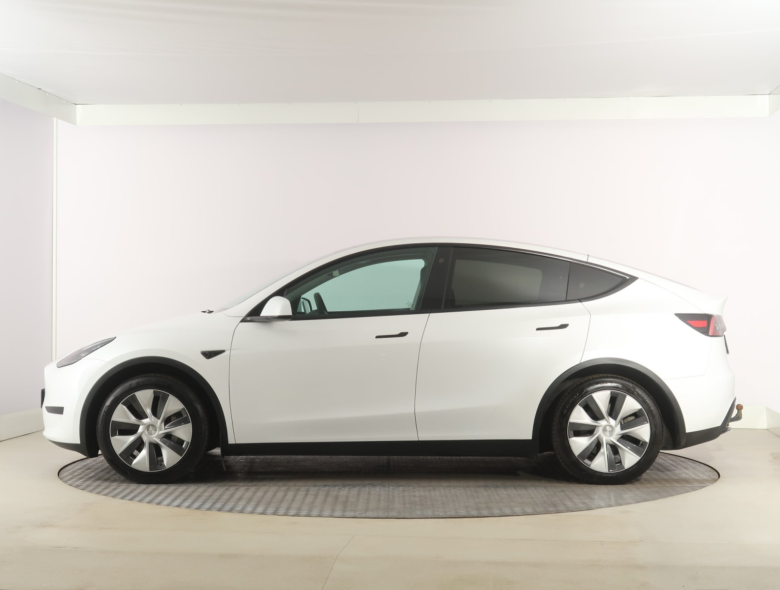 Tesla Model Y Standard Range – fotografie 4