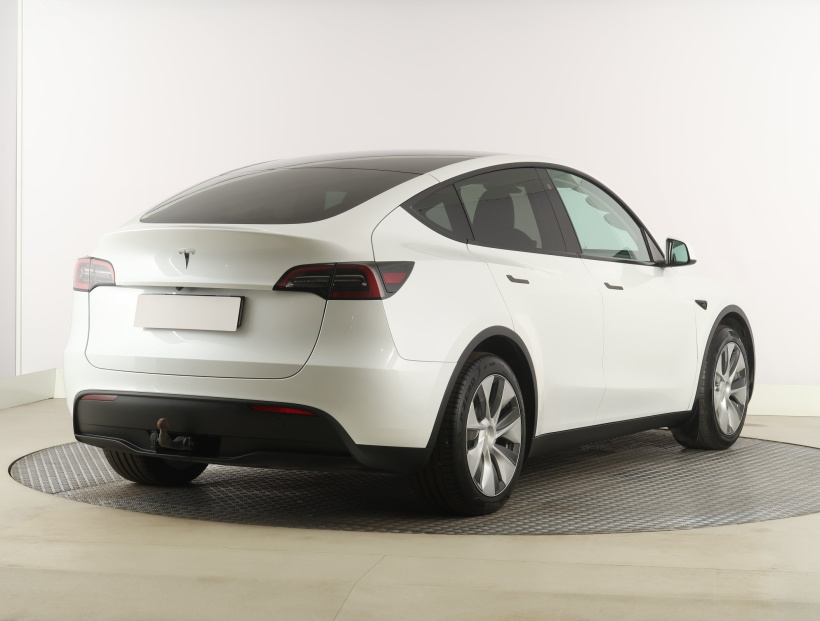 Tesla Model Y, 2023