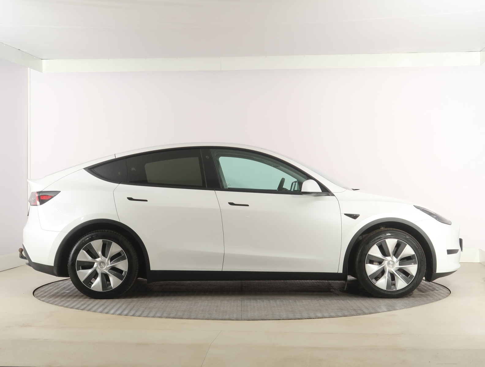 Tesla Model Y Standard Range – fotografie 8