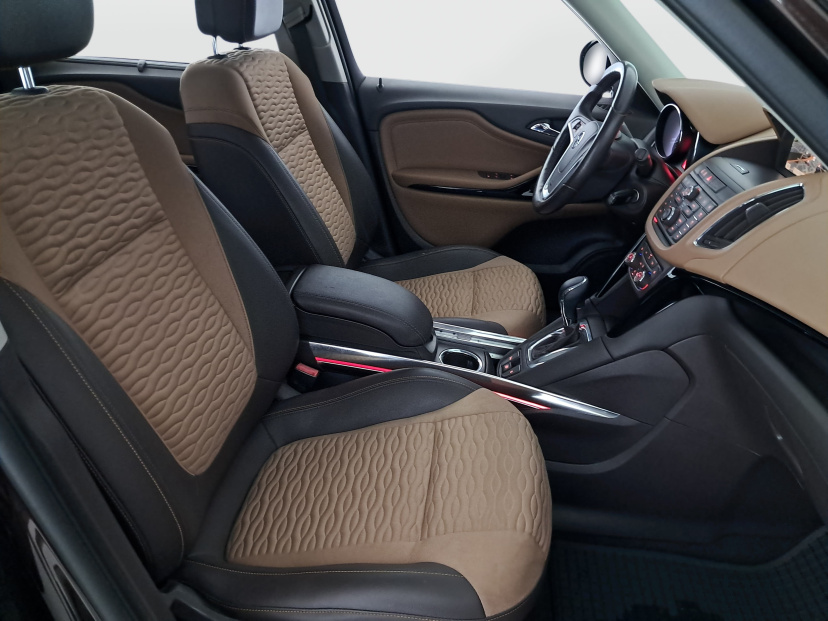 Opel Zafira, 2015