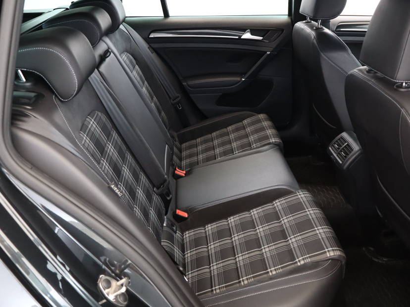 Volkswagen Golf, 2015