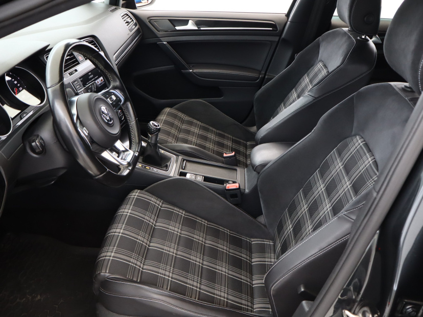 Volkswagen Golf, 2015
