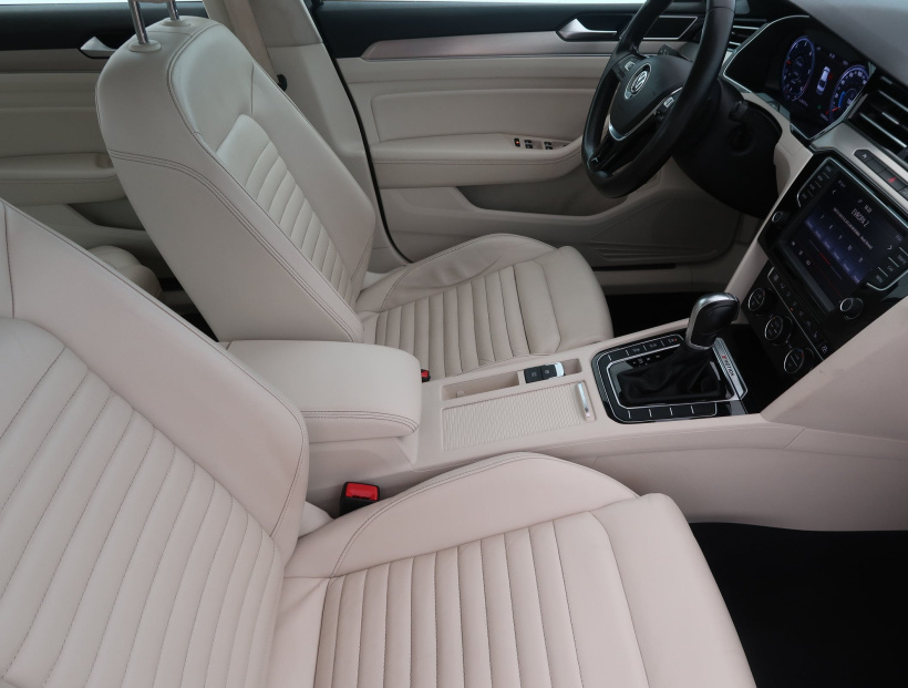 Volkswagen Passat, 2015