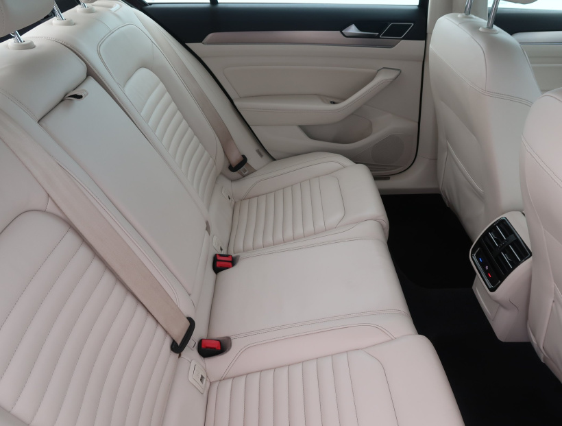 Volkswagen Passat, 2015