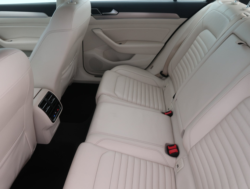 Volkswagen Passat, 2015