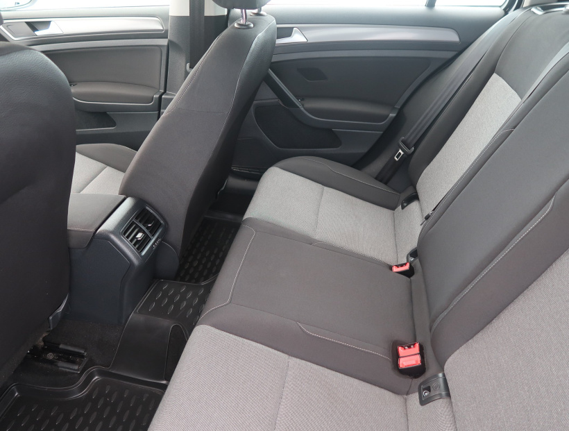 Volkswagen Golf, 2016