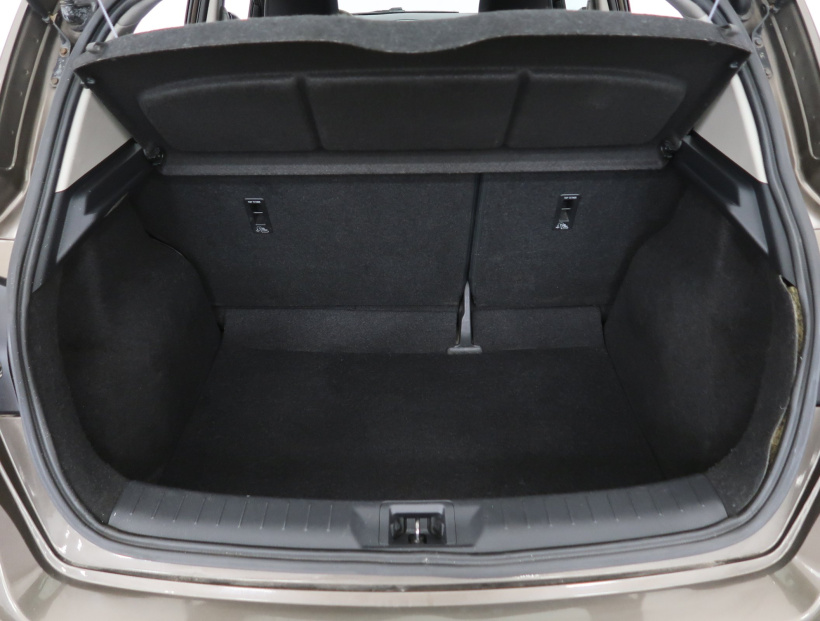 Nissan Pulsar, 2015