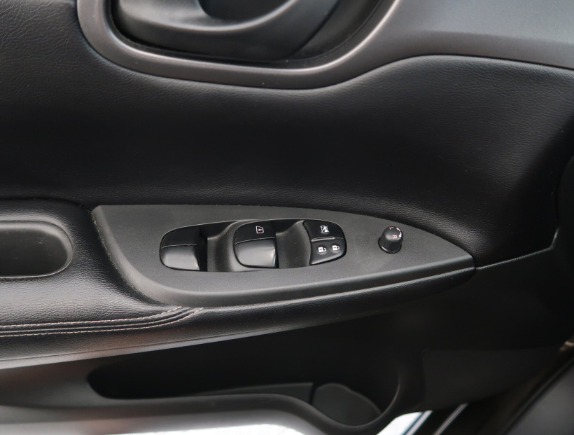 Nissan Pulsar, 2015