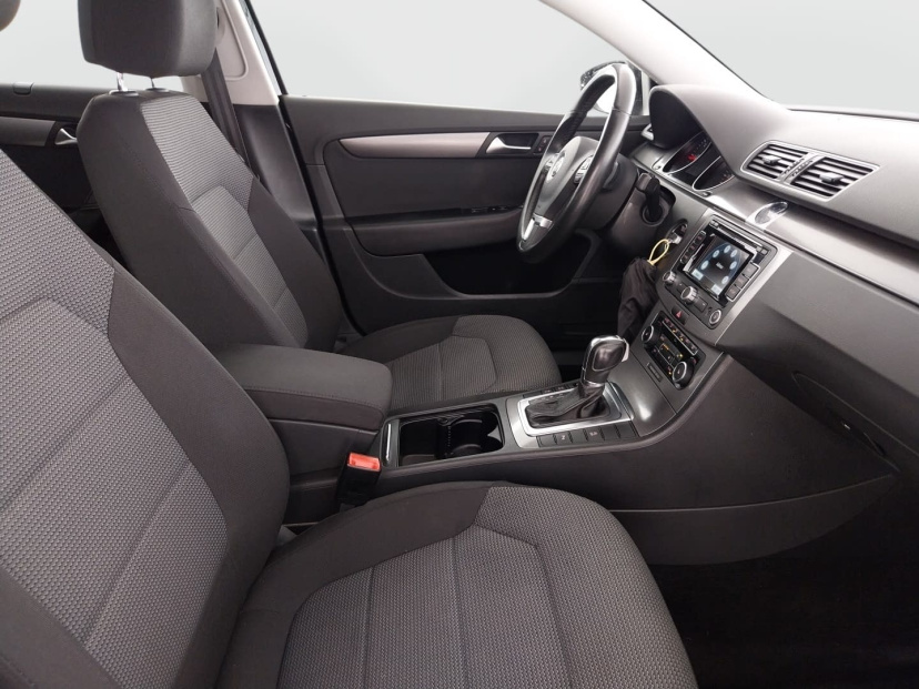Volkswagen Passat, 2011