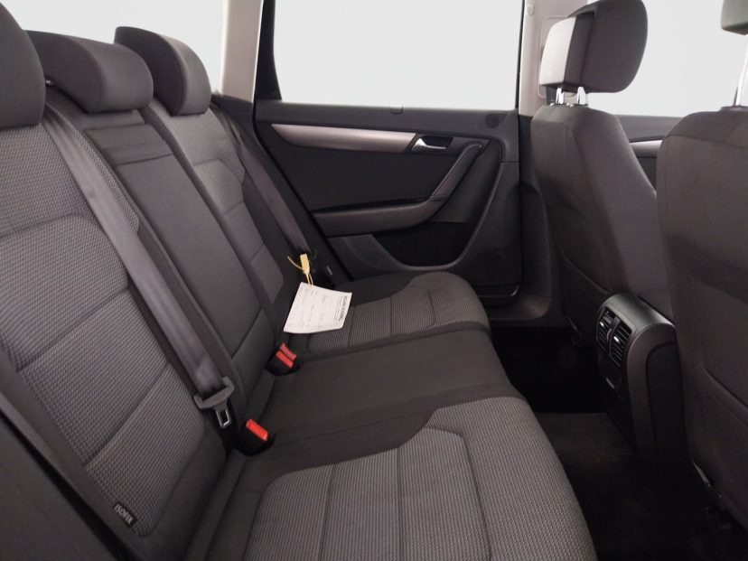 Volkswagen Passat, 2011
