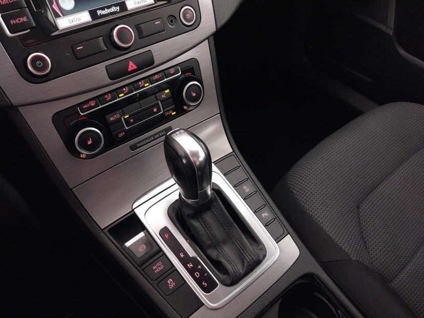 Volkswagen Passat, 2011