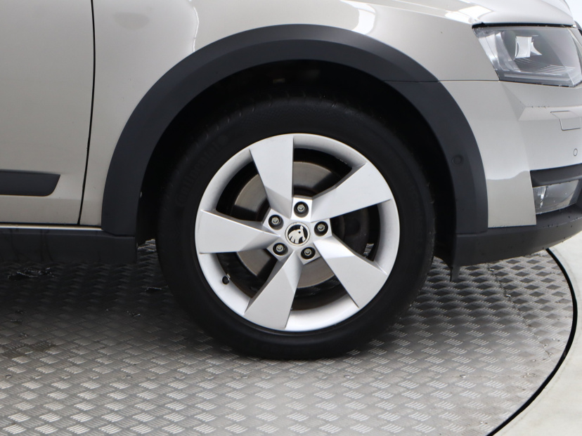 Škoda Octavia Scout, 2014