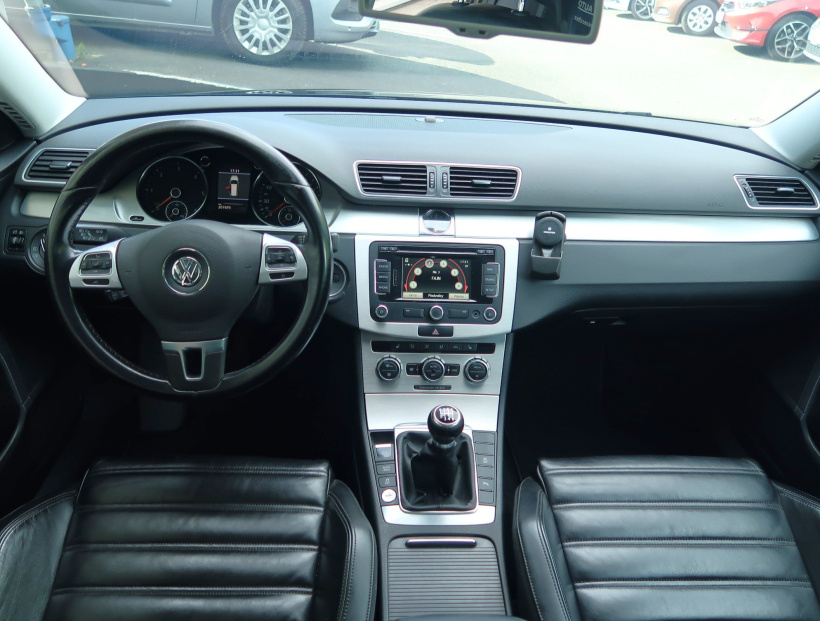 Volkswagen Passat, 2012