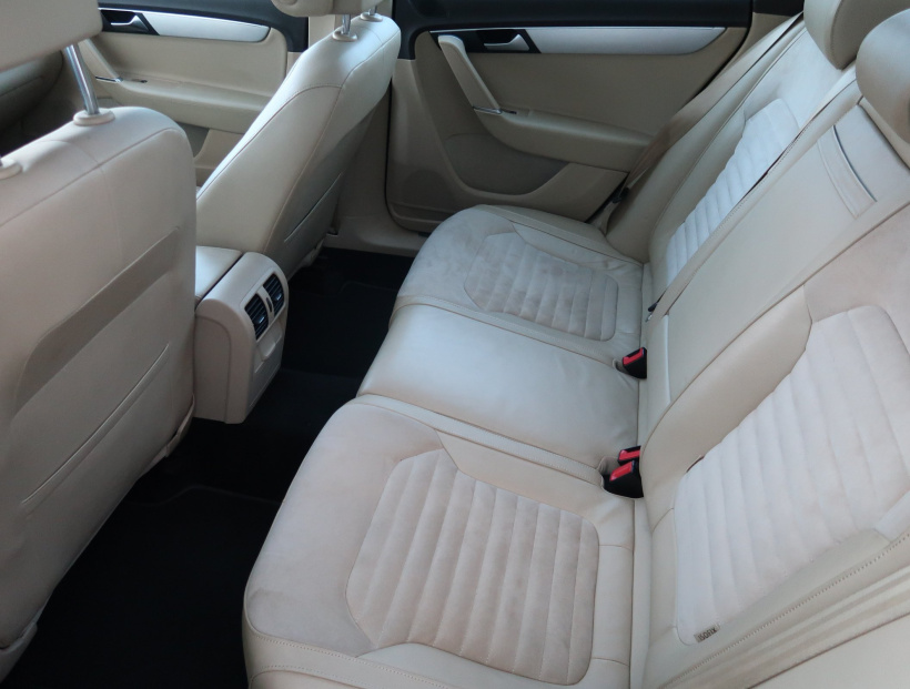 Volkswagen Passat, 2011
