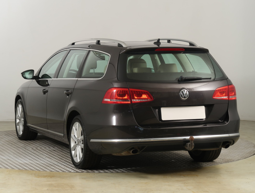 Volkswagen Passat, 2011