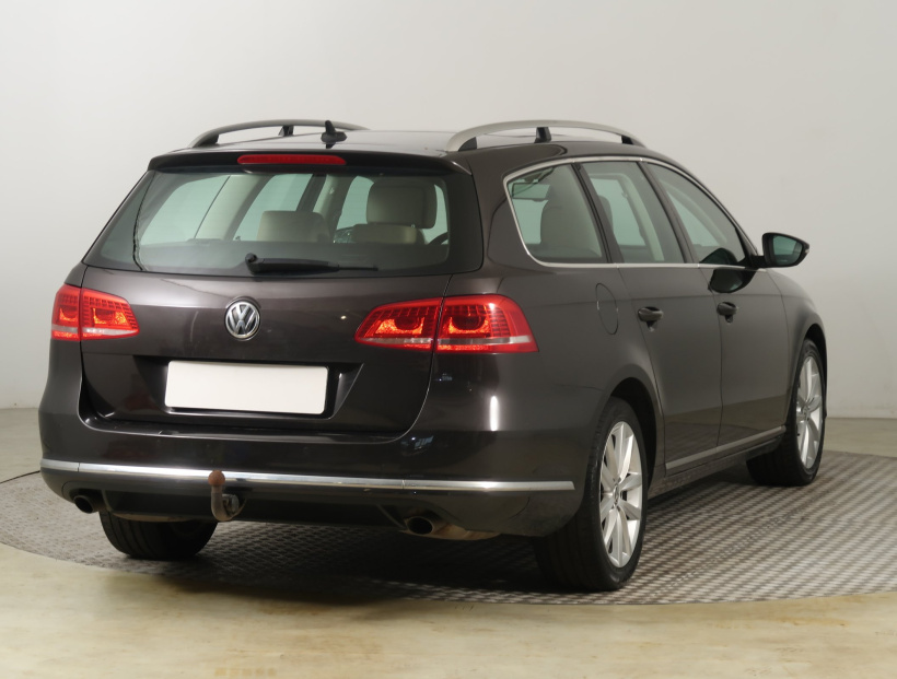 Volkswagen Passat, 2011