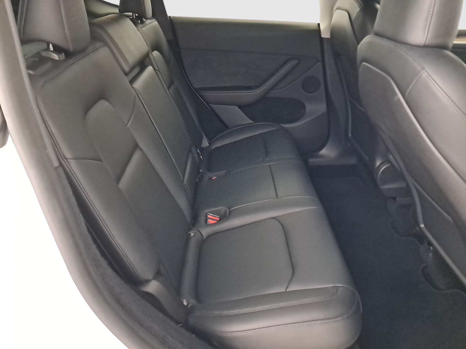 Tesla Model Y Long Range AWD – fotografie 13