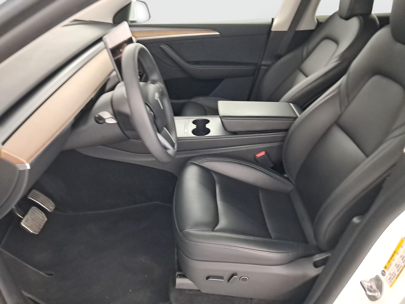 Tesla Model Y Long Range AWD – fotografie 16