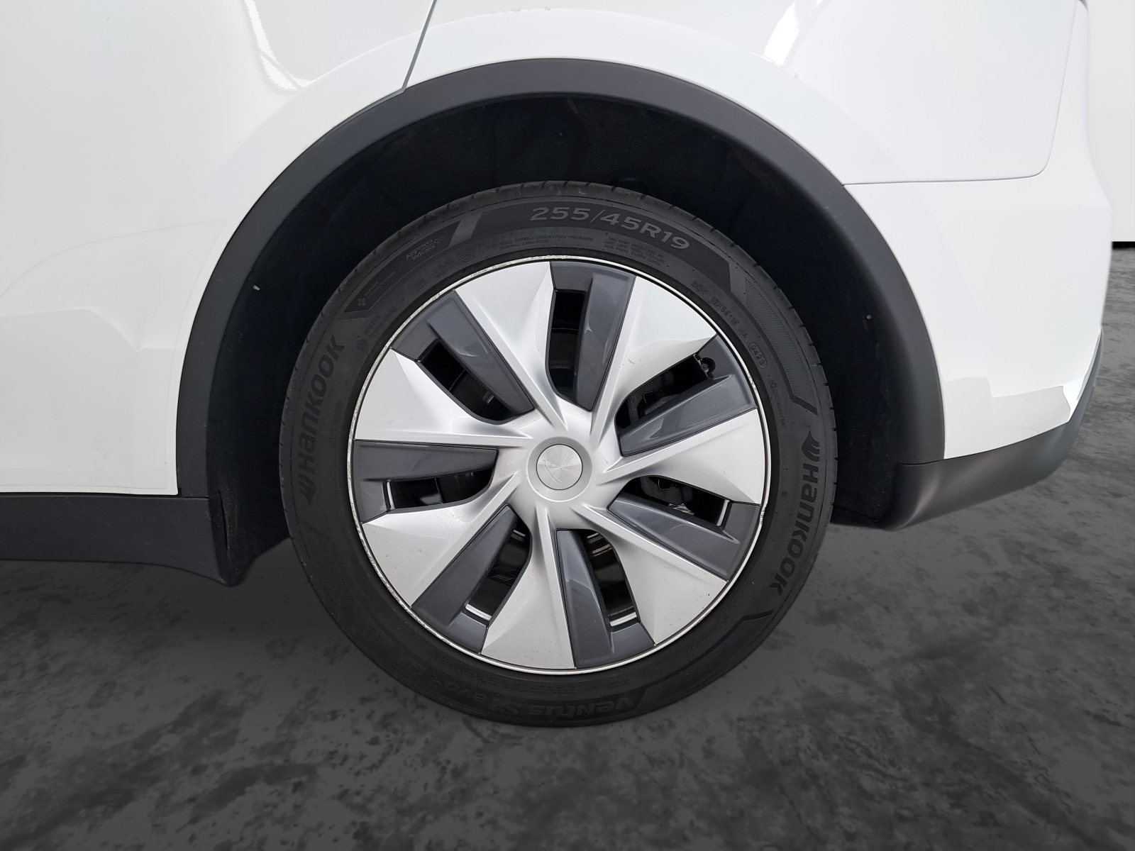 Tesla Model Y Long Range AWD – fotografie 20