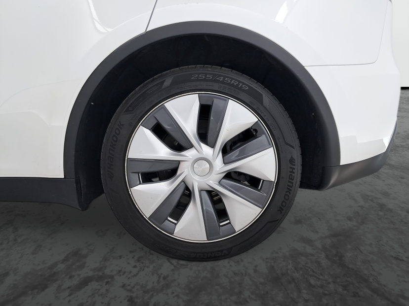 Tesla Model Y, 2023