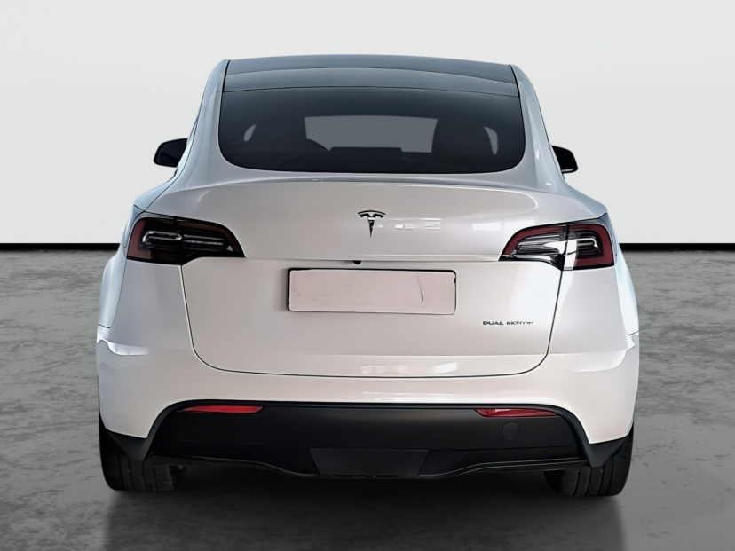 Tesla Model Y, 2023
