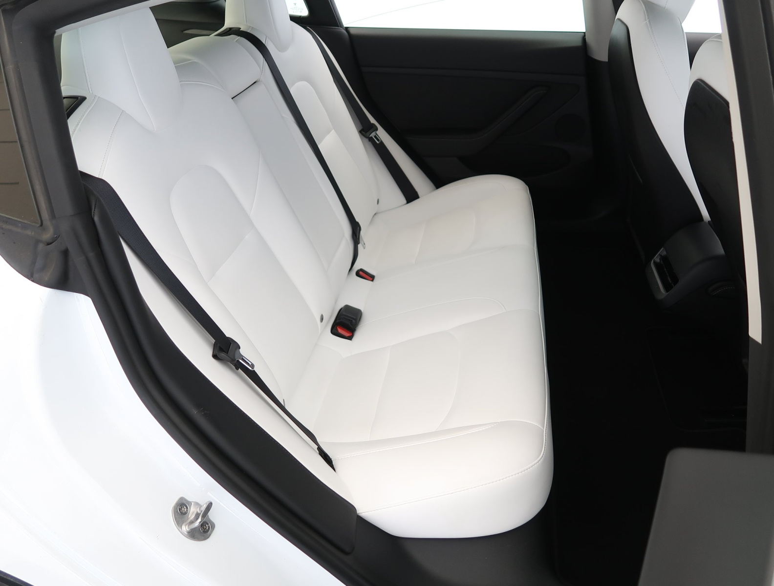 Tesla Model 3 Long Range AWD – fotografie 13