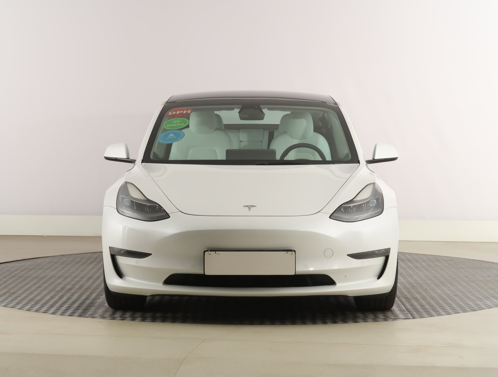 Tesla Model 3 Long Range AWD – fotografie 2