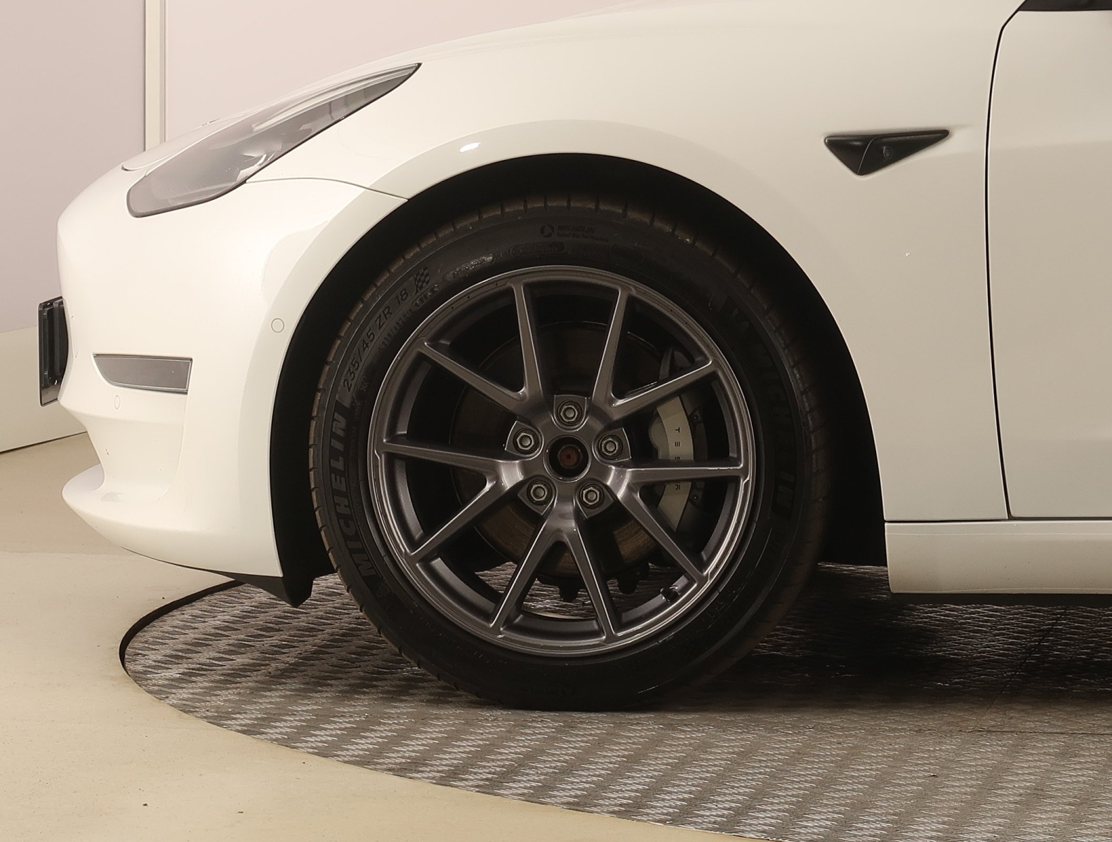 Tesla Model 3 Long Range AWD – fotografie 20
