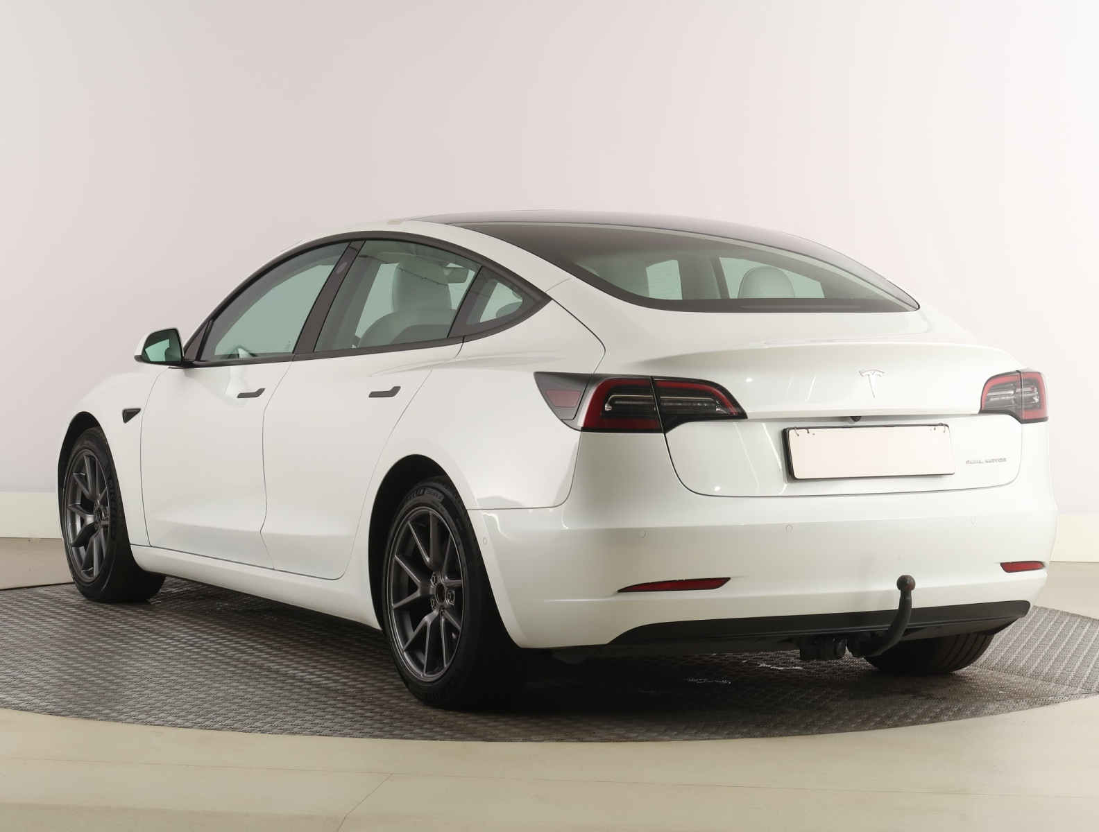 Tesla Model 3 Long Range AWD – fotografie 5