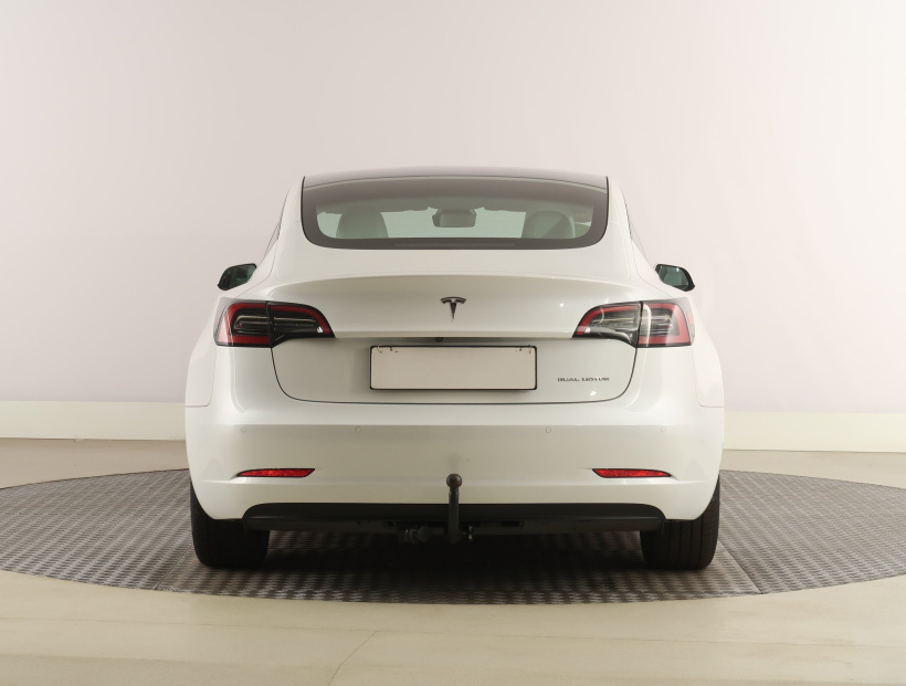 Tesla Model 3, 2022