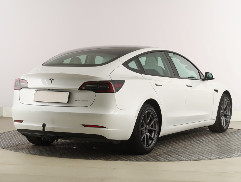 Tesla Model 3, 2022