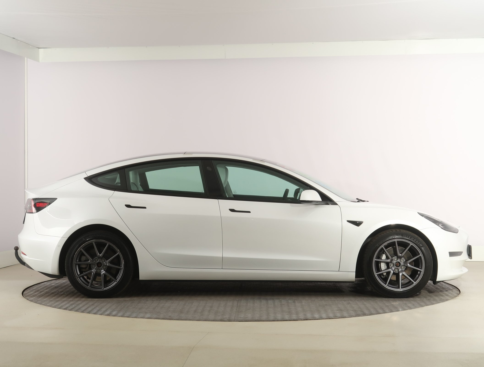 Tesla Model 3 Long Range AWD – fotografie 8