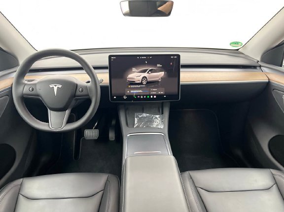 Tesla Model Y, 2023