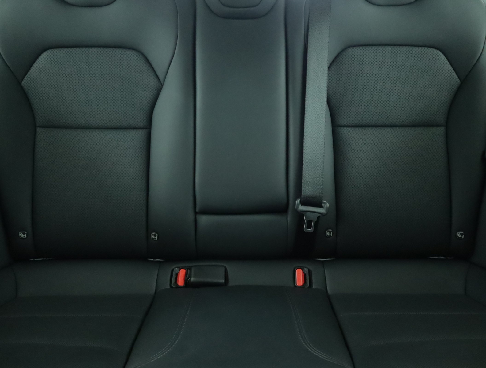 Tesla Model 3 Standard Range Plus – fotografie 14