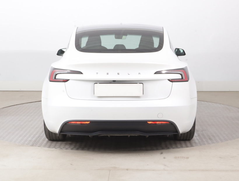 Tesla Model 3, 2023