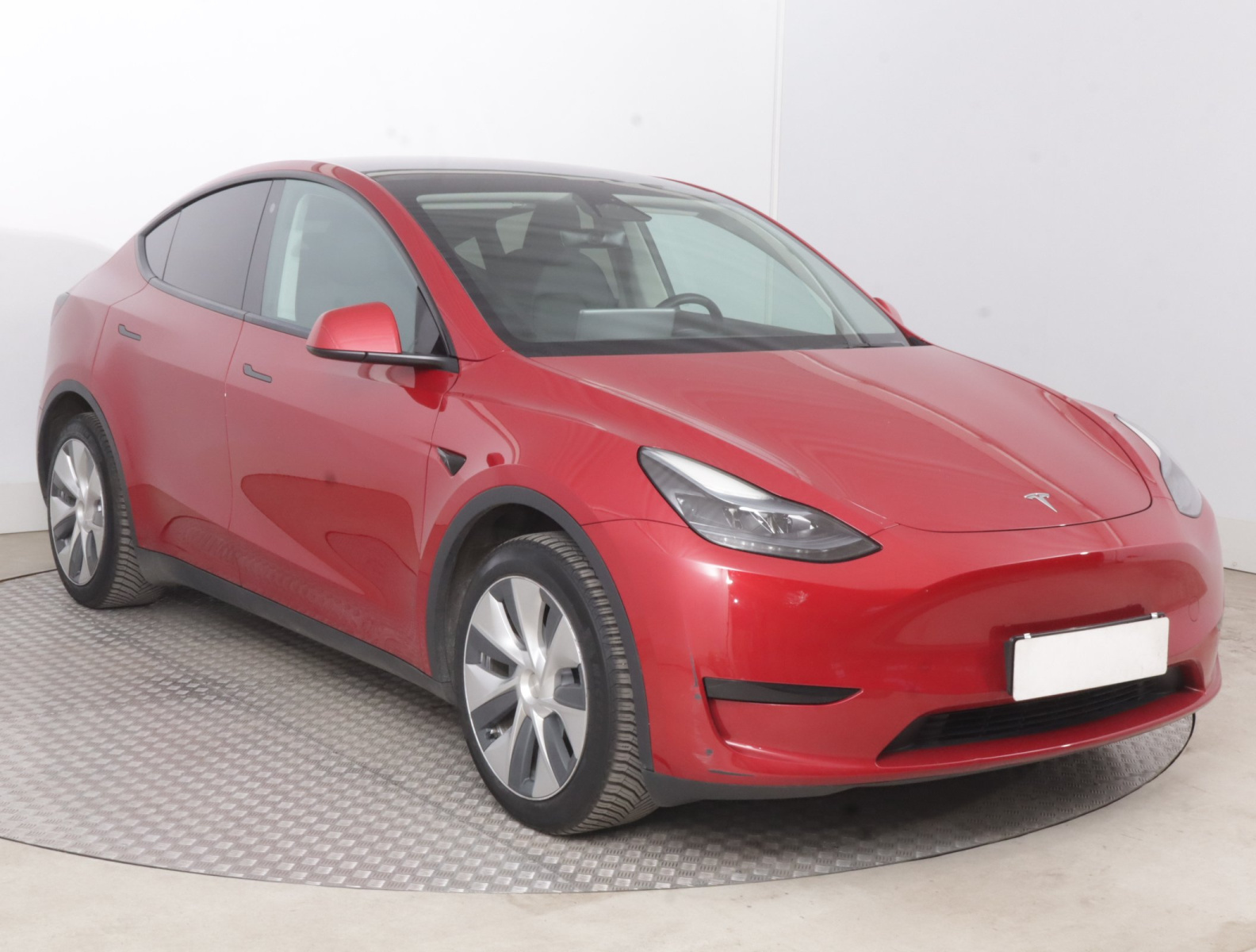 Tesla Model Y Standard Range – fotografie 1