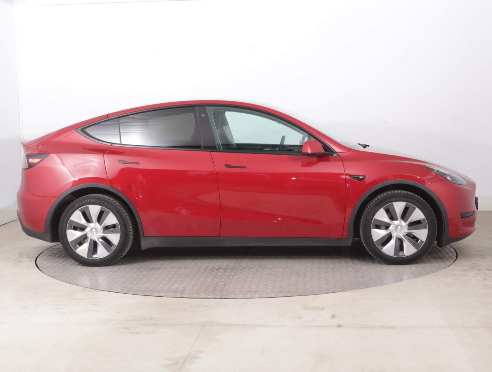 Tesla Model Y Standard Range – fotografie 8